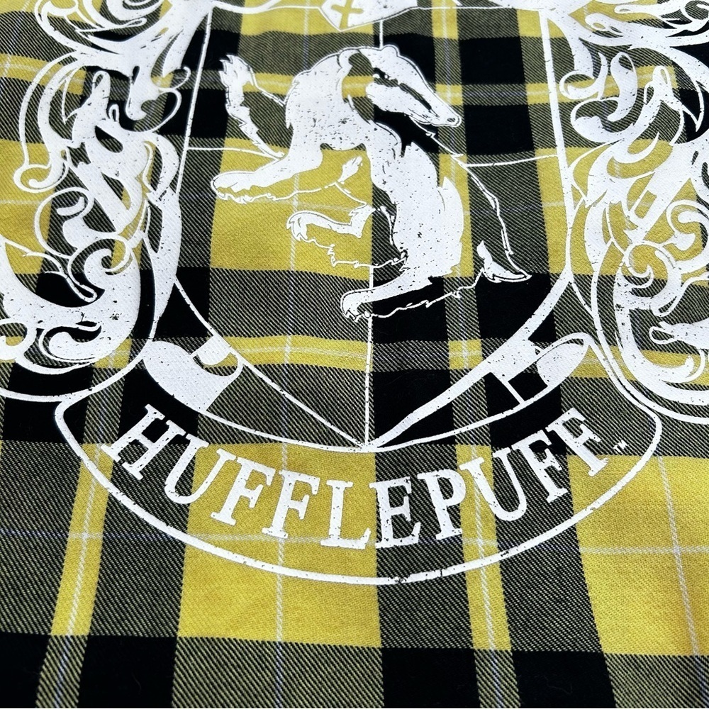 Hot Topic Harry Potter Hufflepuff Yellow and Black Plaid Button Up Shirt Small - Picture 7 of 12